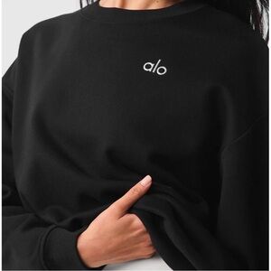 ALO Yoga Women’s Black Crewneck